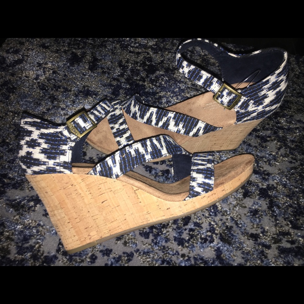 Toms wedge sandals